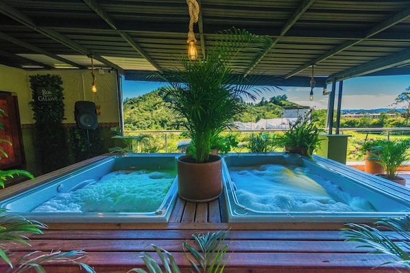 Outdoor spa tub - Hotel Bambu Guatape (Guatapé)