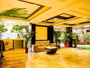 Lobby - Hotel Shri Radha Nikunj Vrindavan (Mathura)