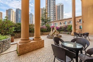 Outdoor dining - Greentree Eastern Kunming Baiyun Road Tongde Square Hotel (Kunming)