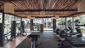 A gym with cardio machines, free weights, and a bench. - Siwa Tulum (Tulum)