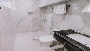 Bathroom - Drimz Hotel (Bandar Lampung)