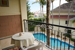 Outdoor dining - The MT Hotel Plaza Brisas (Punta Cana)