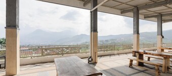 Urbanview Hotel Sky Batu Malang by Reddoorz