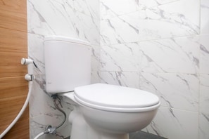 Bathroom - Upcity Express Hotel Semarang by Pillow (Semarang)