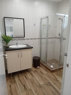Bathroom - Residence Argine Apartments - Seychelles (Mahé Island)