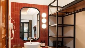 Bathroom - Alur Hotel (Bandung)