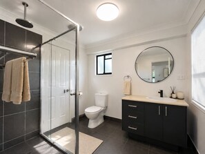 Unclassified image, 5 of 12, button - Morayfield Garden Retreat|Large Patio |1BR Haven (Morayfield)