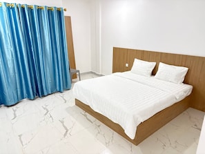 Quarto casal standard, vista para a cidade