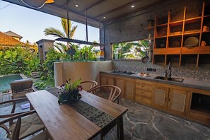 Outdoor dining - Sullaleca Villa (Gianyar)