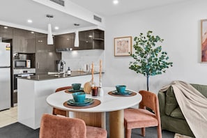 Dining - Modern 1BR Stay | Parking| Close to UQ & CBD|Train (Taringa)