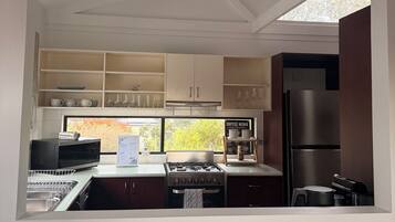 Coffee/tea maker, microwave, oven, stovetop
