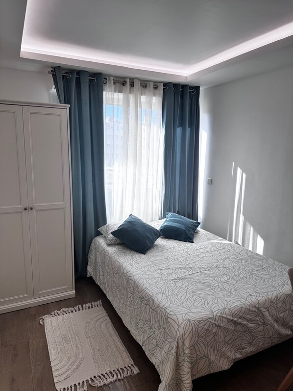 Room - Cozy studio with AC, near airport, beach & railway station (Nice)