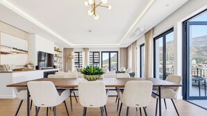 Unclassified image, 4 of 25, button - Luxury 3 Bedroom Penthouse with Table Mountain Views (Cape Town)