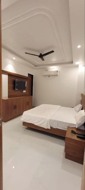 Deluxe Double Room, Balcony, Garden View - Bhakt Bhagwat Kunj (Vrindavan)