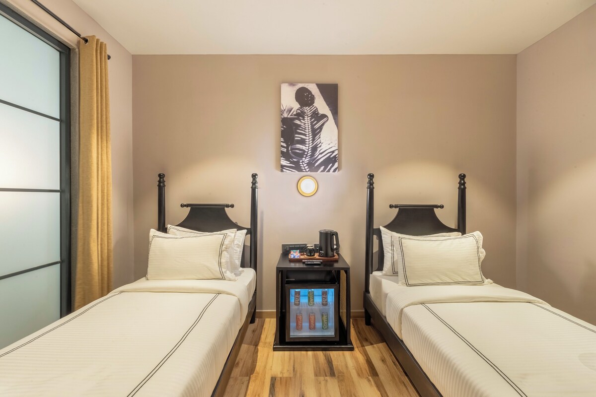 Egyptian cotton sheets, premium bedding, desk, free WiFi