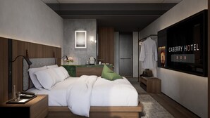 Quarto de hotel moderno com cama, mesa de cabeceira e um espelho grande.