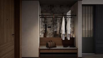 Un interior moderno con un armario de madera, un banco con un bolso Louis Vuitton y un perchero.