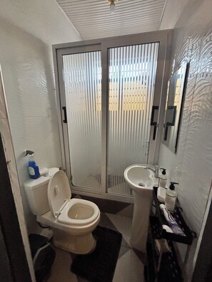 Unclassified image, 4 of 17, button - Charming 1-bedroom apartment in Kumasi Dompoase Aprabo perfect for stay (Kumasi Dompoase Aprabo)
