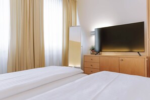 Family Apartment | Free WiFi - HeinHotel Familienapartment XL (Schwechat)