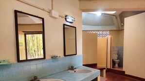 Buồng tắm vòi sen 