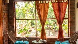 Phòng đôi hoặc 2 giường đơn cơ bản | Bàn 