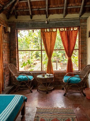 Basic Double or Twin Room - Illam youth camp (Auroville)