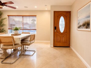 Dining - 3-bedroom house in fantastic San Diego with cool AC (San Diego)