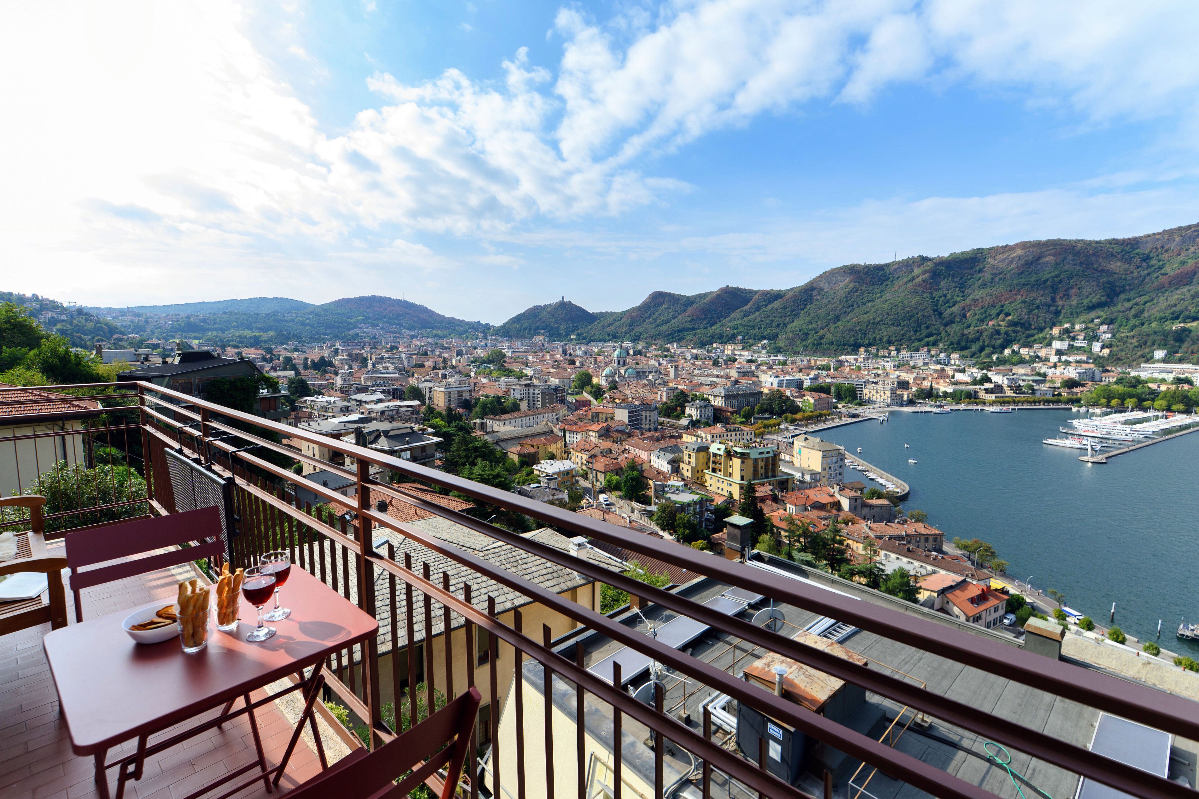 Appartamento, vista lago | Ristorazione all'aperto