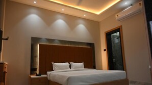 Unclassified image, 2 of 17, button - Hotel RS Grand (Mughalsarai)