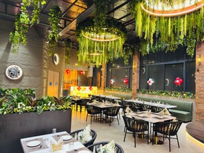Restaurant - Hotel RS Grand (Chandauli)