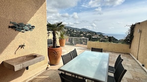 Outdoor dining - "Lou Mazetti" Cottage in Pramousquier - Le Lavandou (Le Lavandou)