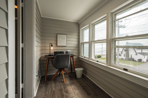 Stroll to Shore, Hot Tub! West Haven Extended Stay