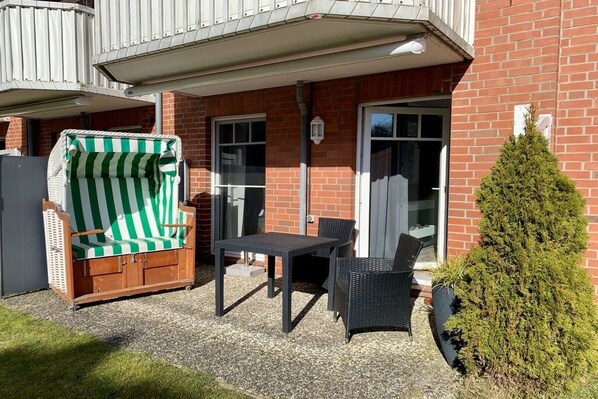 Outdoor dining - Diek un Düün To the Lighthouse (St. Peter-Ording)