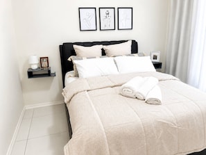 Room - Luxury 1BR Suite at 92 on New (Midrand)
