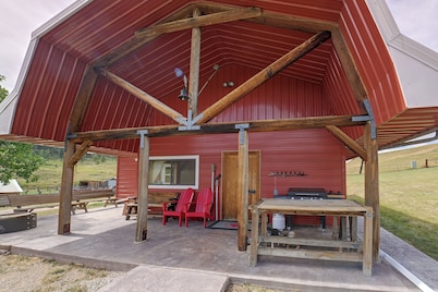 Montana Ranch Escape: Cabin w/ Grill + Patio