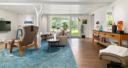 Hazelnut Villa - Lake & Town Retreat