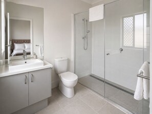 Bathroom - The Olive Nest - Modern Family Comfort (Upper Coomera)