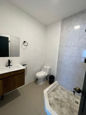 Towels, toilet paper - Spacious 5-bedroom house in charming La Libertad with AC (La Libertad)