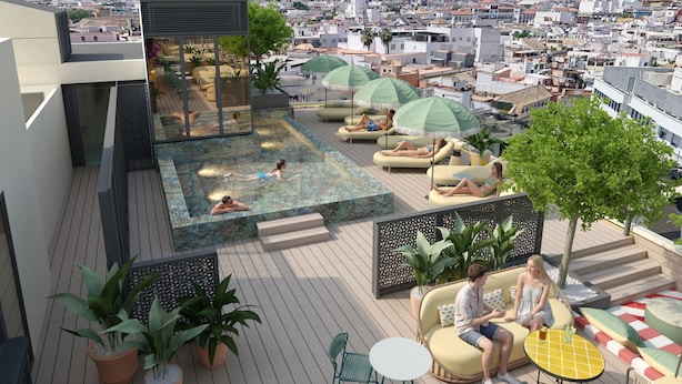 Un área de piscina en la azotea con sillones y sombrillas, rodeada de plantas en macetas y vistas a un paisaje urbano.