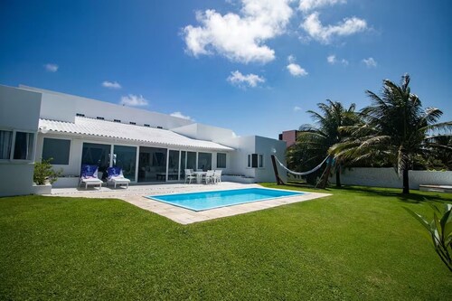 Beachfront Villa in Jacuma - Pool, Jacuzzi, 4 Suites, Sleeps 8