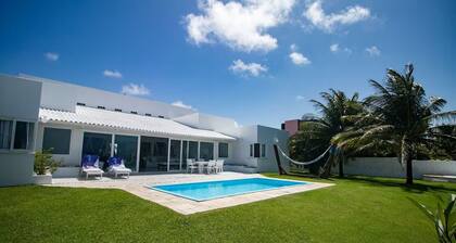 Beachfront Villa in Jacuma - Pool, Jacuzzi, 4 Suites, Sleeps 8