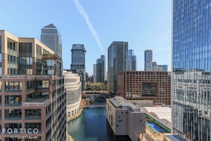 Exterior - Luxury 2 Bedroom Apartment in Canary Wharf (London)