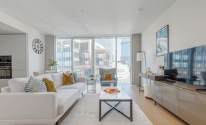Living area - Luxury 2 Bedroom Apartment in Canary Wharf (London)