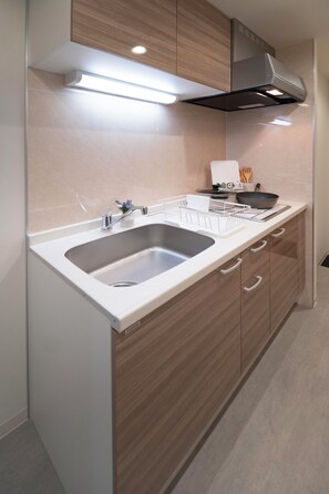 Private kitchen - The Peak Shinsaibashi Suites JY (Shimanouchi, Chuo-ku, Osaka City)