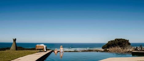 2 outdoor pools