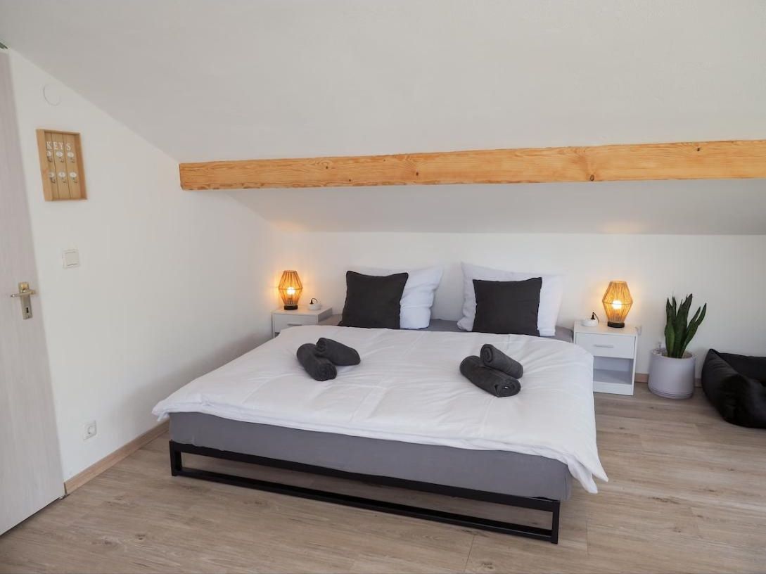 1 habitación, escritorio, tabla de planchar con plancha y wifi gratis 