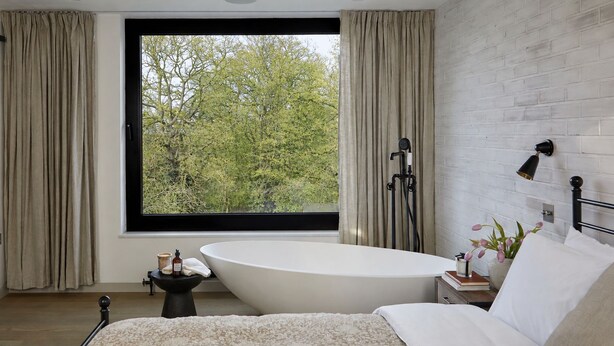 Unclassified image, 1 of 25, button - Lux 4bed home Wood views & Garden near Wimbledon (Morden)