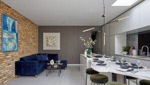 Unclassified image, 5 of 25, button - Lux 4bed home Wood views & Garden near Wimbledon (Morden)