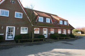 A two-story brick building with a pitched roof, multiple windows, and a front door. - Holiday apartment with 3 bedrooms (Tönning)