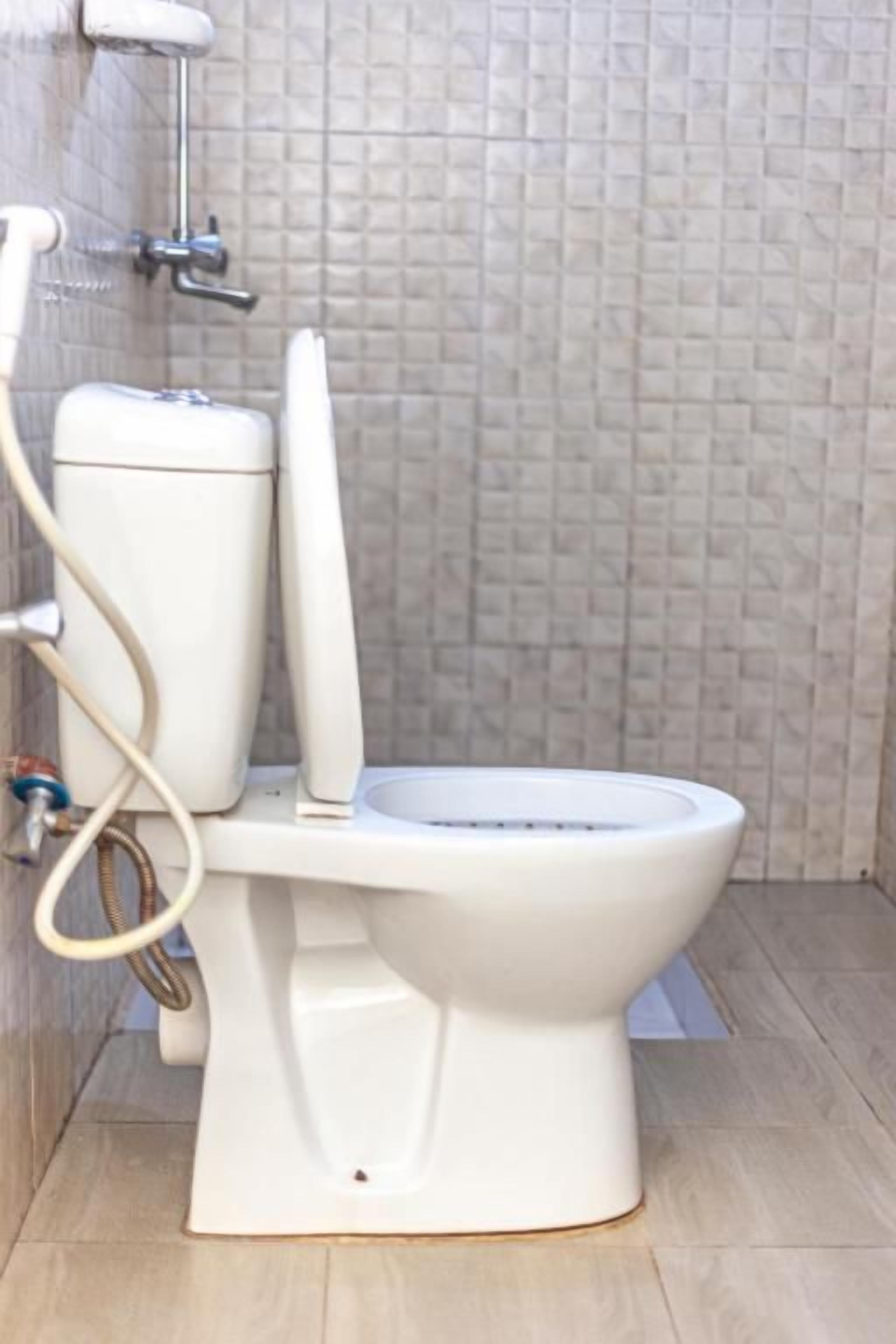 Double Room | Bathroom | Free toiletries, hair dryer (on request), towels, soap